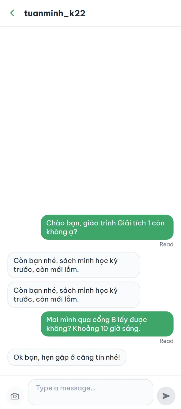 A 1:1 chat room with the other person's nickname in the header and the message input at the bottom.